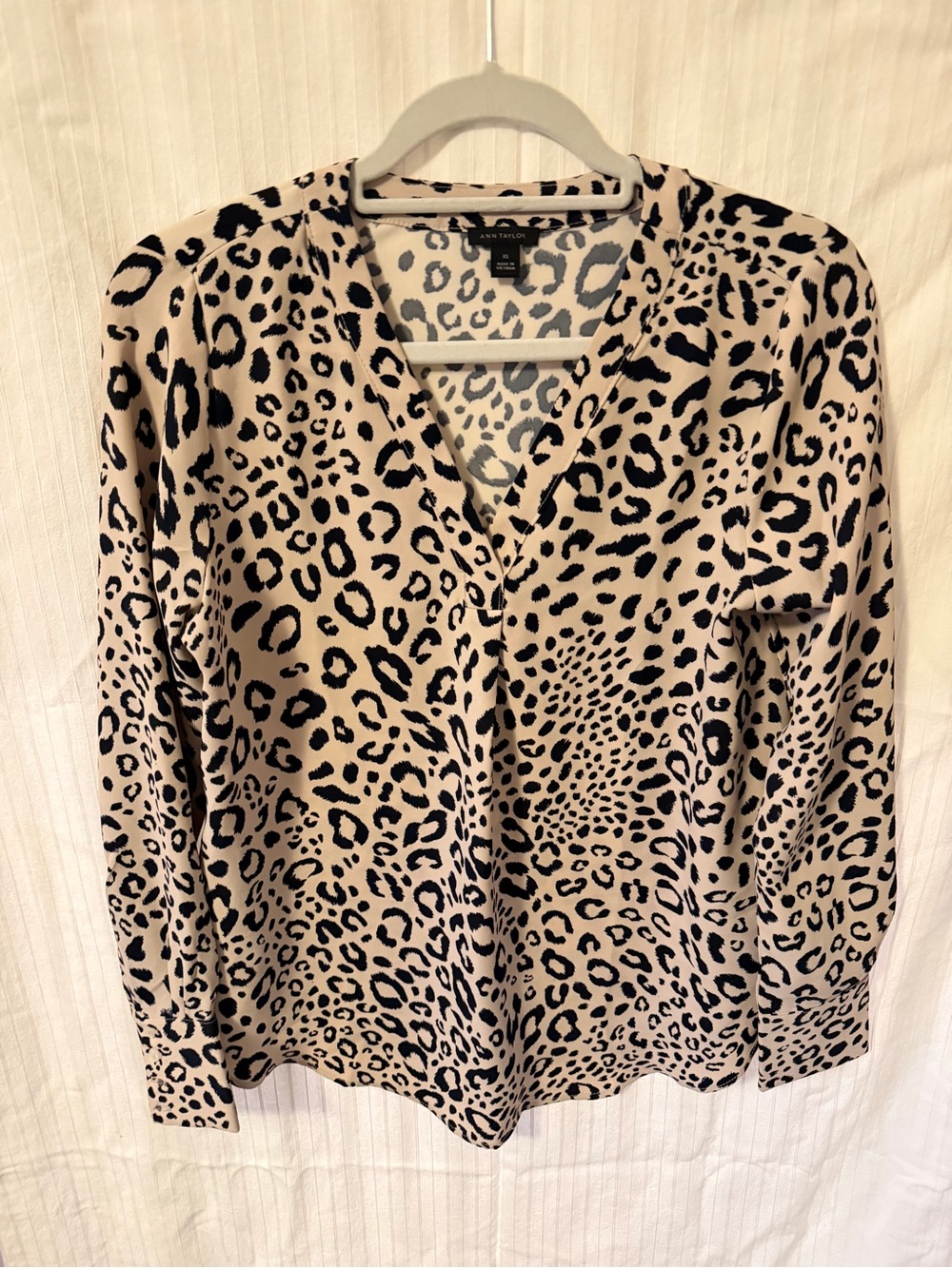 Ann Taylor Leopard-Print V-Neck Long Sleeve Top - Beige & Black